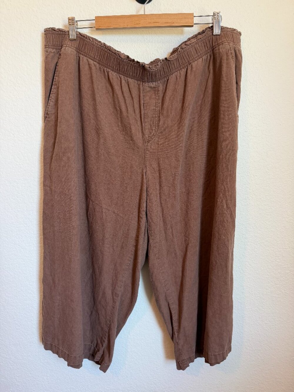Old Navy High Rise Lettuce Waist Linen Blend Wide Leg Crop Pants 2X Brown - Picture 2 of 10